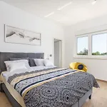 Villa Elite 1 *